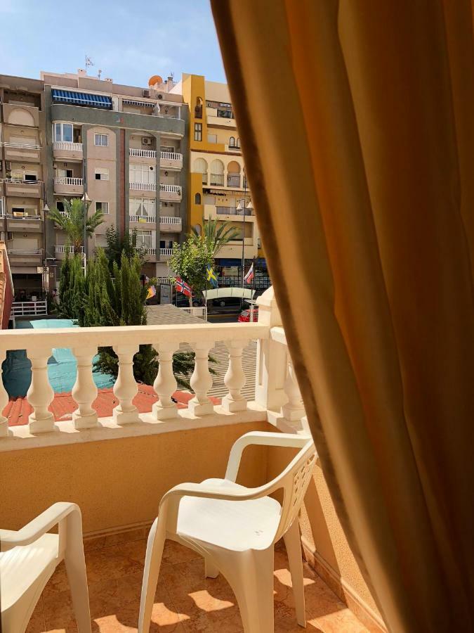 Sunny Appartment In The Center Torrevieja Buitenkant foto